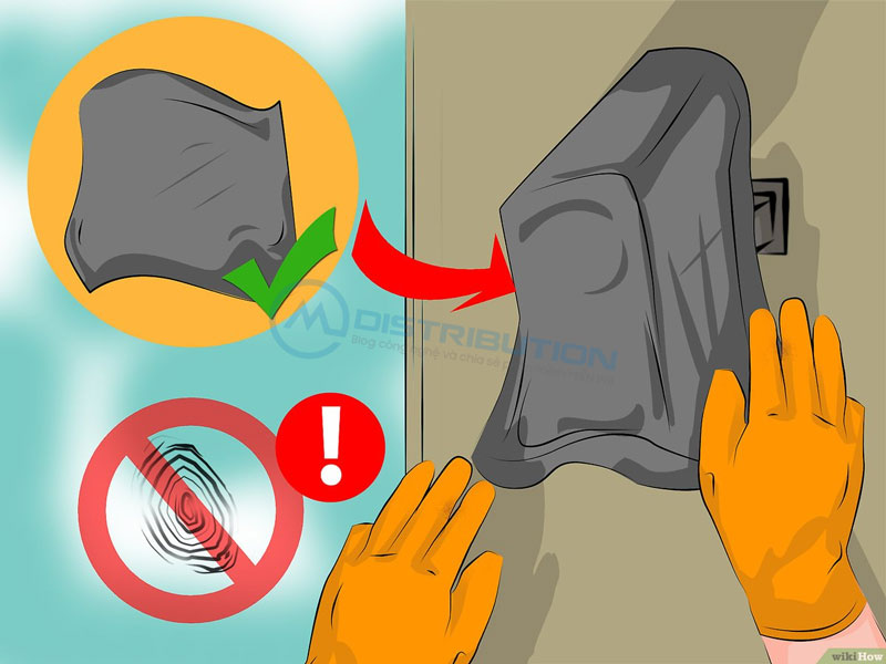 vo-hieu-hoa-camera-bang-cach-che-ong-kinh